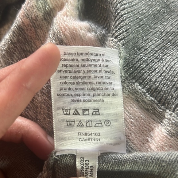 Tommy Hilfiger Grey Women's Long Sleeve Geometric Pattern Sweater - Picture 10 of 13